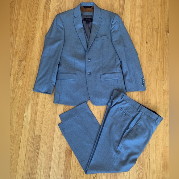 Joseph - 3 piece Jos A Bank suit with vest - grey - Picture 1 of 10